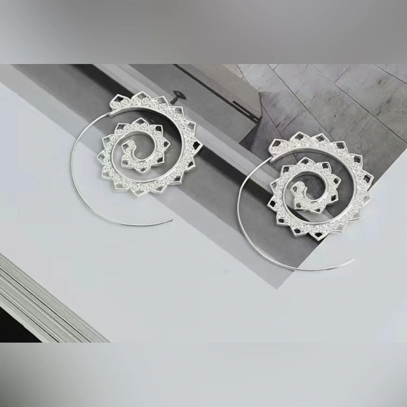 Spiral Gear Heart Shape Women Party Hoop Earrings Jewelry Accessories - Picture 3 of 5